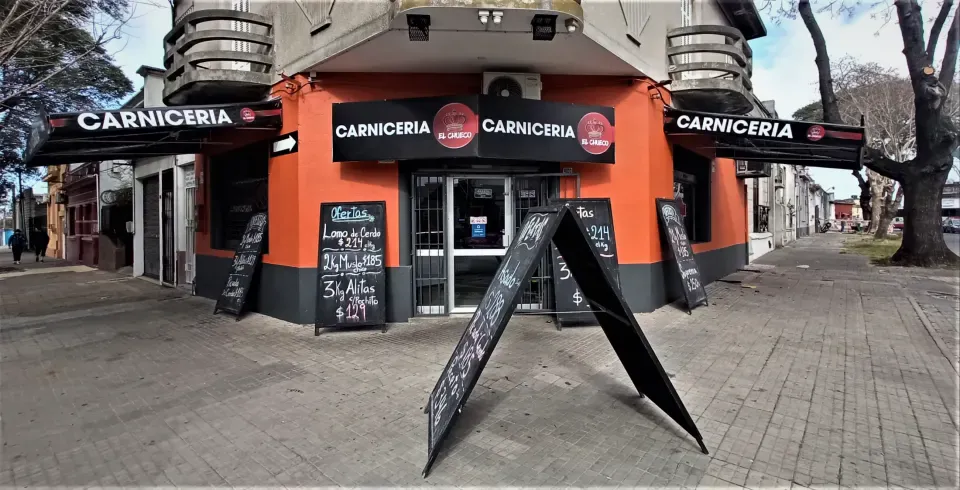 Frente de Carnicería el Chueco en José Antonio Cabrera 4100