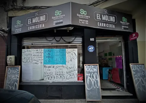 Frente de Carnicería el Molino