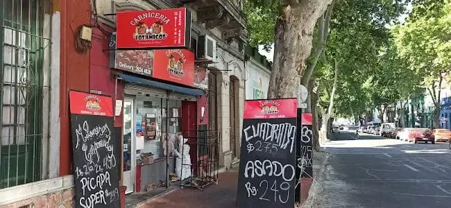 Frente de Carnicería la Nueva Giralda en San Martin 2139