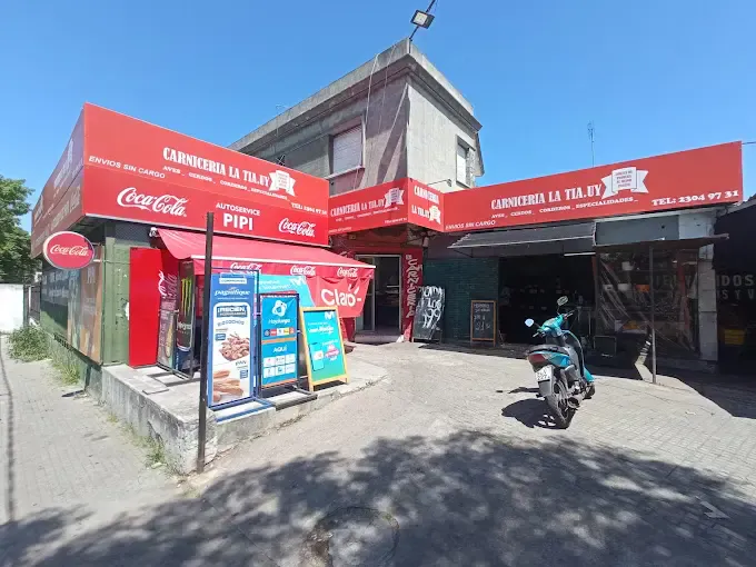 Frente de Carnicería la Tia.uy en Emancipación 4558