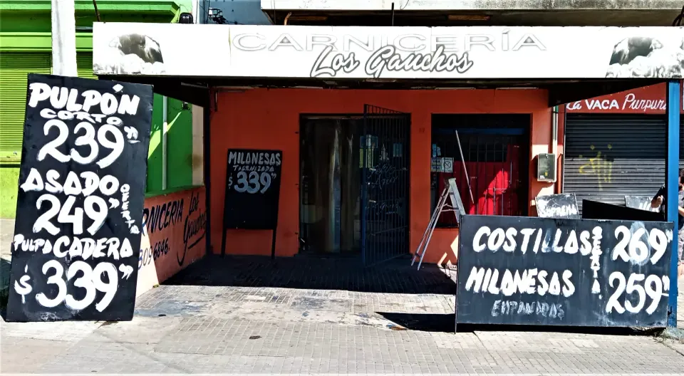 Frente de Carnicería los Gauchos en Avenida Carlos María Ramírez 1147