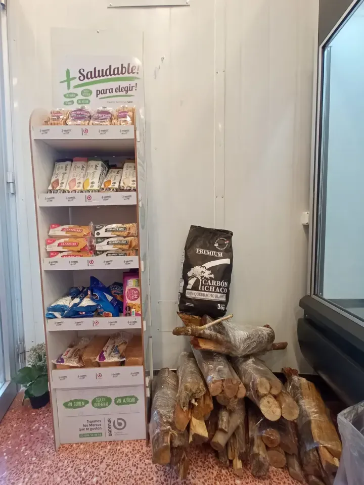 Frente de Carniceria y Polleria Tres Marias en Dalmiro Costa 4252