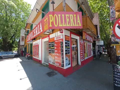 Frente de Pollería y Carnicería Buceo